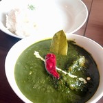 グダイ - 料理写真:ホウレン草チキンカレー