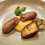 セルサルサーレ - 猪のサルシッチャ スモークしたマッシュポテト 焼き野菜と