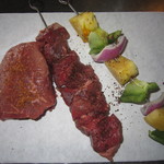 The Reef Bar & Market Grill - 2019年の｢ビーフ･トップ･サーロイン｣＄32､｢トップ･サーロイン･ケバブ｣＄32