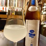 KUFUKU± - 日本酒の管理も完璧。マイナス5度をキープするので、微発泡の日本酒も提供されます。天蛙も少量生産且つかなりレアな瓶内二次発泡酒。