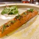 KUFUKU± - 自家製燻製サーモンのミキュイは柔らかいサーモンにspiceがマッチして絶妙