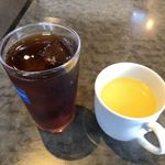 Anraku tei - ドリンクバーの烏龍茶とコーンスープ