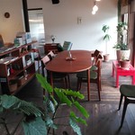 トランク - 店内（テーブル席）