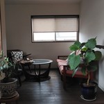 トランク - 店内（ソファー席）