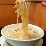 日高屋 - 日高屋＠鶴ケ峰店　野菜たっぷりタンメン　麺リフト