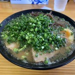 豚骨ラーメン 新井商店 - チャーシュー豚骨、ネギ