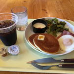 ぶんぶんのパンケーキやさん - 料理写真:ベーコンエッグ　モーニングプレート