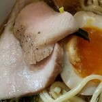 中華そば いぶき - チャーシューはしっかりした肉の旨味が有りました