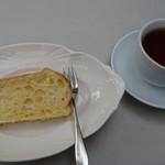 モカモアコーヒー - シフォンケーキ、紅茶