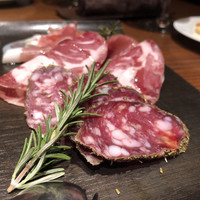 ケンゾーエステイトワイナリー 大阪 - ハム盛合せ。  サラミ付^_^ ケンゾーエステイトワイナリー 大阪 - ハム盛合せ。  サラミ付^_^