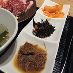 Yakiniku Toraji Shinjuku Takashimaya Taimuzusukueaten - ビールが欲しくなる副菜。