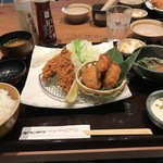 かつアンドかつ - 私がいただいた、シーズンフェアメニュー「牡蠣祭り」の中から、「北海道の牡蠣・広島の牡蠣食べ比べ膳」１８１５円（税込み）です（２０１９．１０．１４）