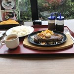 Live Kitchen 美楽亭 - サーロインステーキとライス・スープセット。
            美味し。