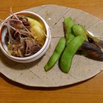 Uenomitsuya - お任せ①砂肝と糸南瓜、焼枝豆。砂肝には切込みが入っていて食べ易い