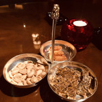 ザ バー - チャームは乾きもの。ですが、超絶美味しいリッツブランドのピーナッツ！