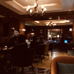 ザ バー - 以前のクラシカルな雰囲気のインテリアから一転、カジュアルモダンな内装に。