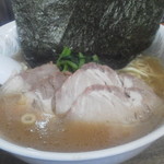 横浜ラーメン厨房 うえむらや - チャーシューメン（800円）