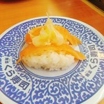 Muten Kurazushi - ★★★シャケのマリネ 100円 酢漬けされた玉ねぎか乗ってるだけだが意外と合う！