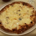 ラ・テンダ・ロッサ - ４種のチーズのピッツァ（2019.9）
