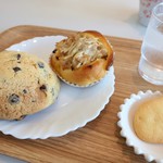 ベーカリー＆カフェ　ふぁんふぁーれ - パン2種にサービスのクッキー