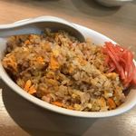 てんぐ - もう一度チャーハン別角度pic
      『たかまじろさんチャーハン好きですよね？これ餞別です。向こう行っても頑張ってください』とお言葉添えも
      
      泣けました・・・・・・