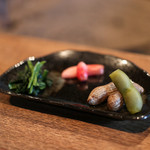 柳家 - 2019年10月再訪：二十日大根甘酢漬け ほうれん草和物 生落花生 茶豆☆