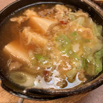 秋吉  - 期間限定の煮込み鍋￥580   ネギに豆腐にホルモンに白菜など入っててすき焼きに近い印象です。10月から3月までの期間限定メニュー