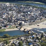 ひらせい - 岩国城からの眺め、平清は錦帯橋のすぐたもと