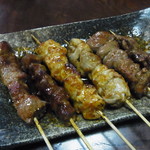 Hatsuichi - 焼き鶏串／タレ／鶏モモ・ボンヂリ・砂肝、焼き豚串／タレ／タン・ハツ・カルビ