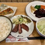 Gyuutan Sumiyaki Rikyuu - 牛たん極焼と牛たん赤ワイン煮定食