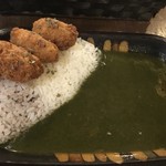 KARLY禅 - ほうれん草カレー広島産カキフライ3個のっけ  1000円(税別)