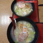 8番らーめん - 奥が麺あり！よくわからないや。