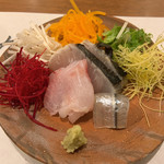 和食処 徳竹 - お造り：キジハタ、サヨリ、鰆　サラダ仕立て キジハタが好み。サラダは自家製ドレッシングでいただきます。
