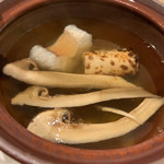 和食処 徳竹 - お椀：松茸、甘鯛、湯葉の土瓶蒸し 上品な出汁、たっぷりの松茸、甘鯛は柔らかでほろっと美味しい。