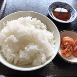 Mutsugorou Ramen - ご飯とキムチ