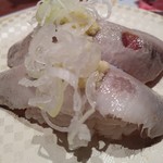 寿司の魚常 - 秋いわしにぎり130円