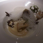 レフェルヴェソンス - オードブル／雪のように～／甲イカと百日舞茸のポアレ、ピュレとクリュのカリフラワー、ブリーをレフェルヴェソンスに