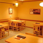 Washoku To Sushi No Nijou - 明るくきれいな店内です