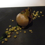 レフェルヴェソンス - オードブル／丸ごと火入れした蕪とイタリアンパセリのエミュルソン、ハモンイベリコとブリオッシュ