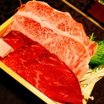 神戸牛すき焼き 肉の寿司　肉邸 金山 - 神戸牛.山形牛食べ比べ (すき焼き)
