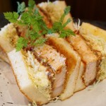 とんかつ マンジェ - デザートだそうです(笑)
      新解釈なカツサンドは『日向あじ豚』です！！