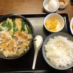 おふくろ亭 - 2019/10/15
      ホル鍋定食 ニンニク 500円
      チキンフライ 100円
      ナス 玉ねぎフライ 100円