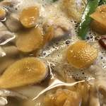 おふくろ亭 - 2019/10/15
      ホル鍋定食 ニンニク 500円
      チキンフライ 100円
      ナス 玉ねぎフライ 100円