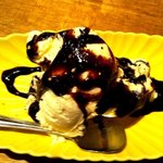 イザカヤTOMBO - 黒胡椒とバルサミコのアイスクリーム
