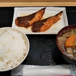 丸惣 - 銀鱈、とん汁(中)、ご飯(中)