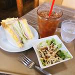 ビー カフェ - モーニング