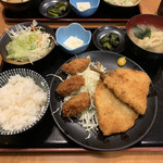 完全個室創作料理 小松屋 - アジカキフライ680円。配置が日本的じゃなかよ