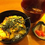 おもてなしふく井 - 玉子丼、赤だし、香の物