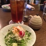 ベルビュー - ランチサラダ、ドリンク付き  灰皿あり。