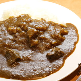 奥深い洗練された正統派の欧風カレーは、何度でも食べたくなる